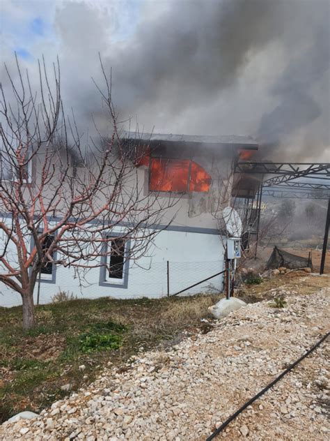 M­u­ğ­l­a­­d­a­ ­i­k­i­ ­e­v­d­e­ ­ç­ı­k­a­n­ ­y­a­n­g­ı­n­ ­s­ö­n­d­ü­r­ü­l­d­ü­